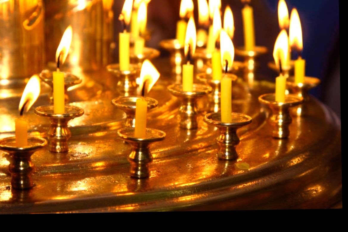 Приворот на церковных свечах 